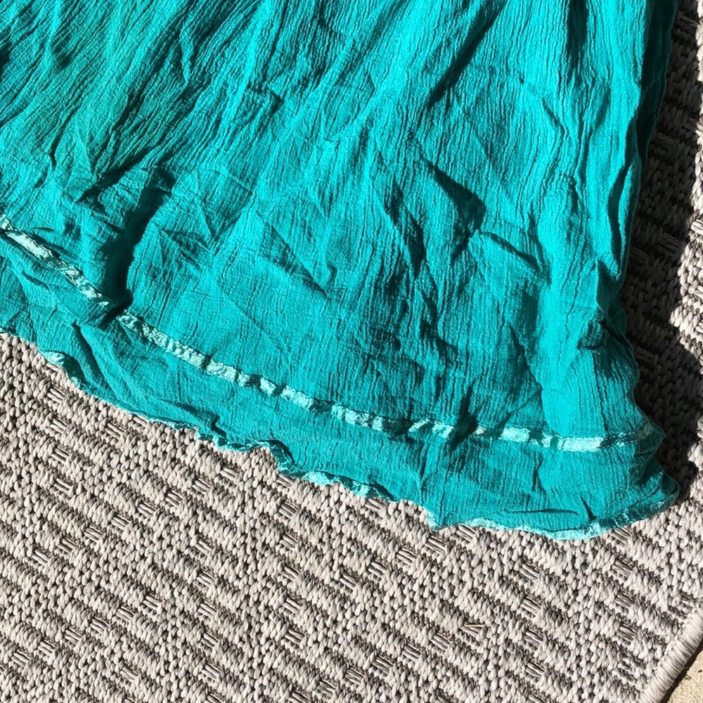 Bohemian look St Patrick’s Day green with large flowing sleeves and lace - Picture 2 of 6